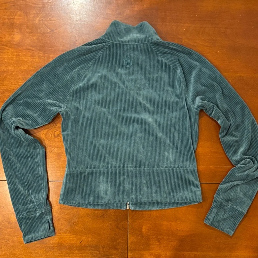 Lululemon Scuba Track Jacket Velvet Cord 8.‎ EUC